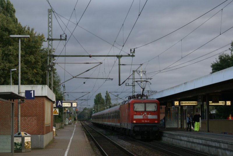 112 154-0 am 8.September 2007 mit einem Regionalexpress nach Hamburg Hbf in Elmshorn