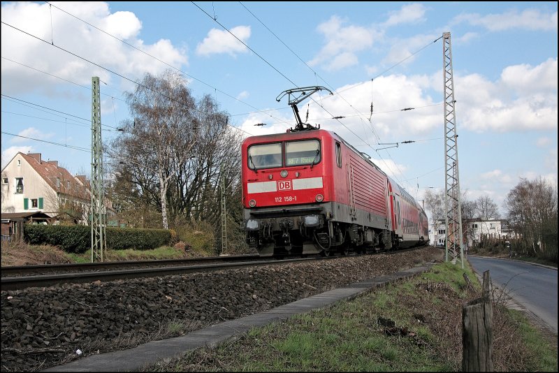 112 158 schiebt bei Westhofen den RE7 (RE 29726)  Rhein-Mnsterland-Express  nach Rheine. (29.03.2008)