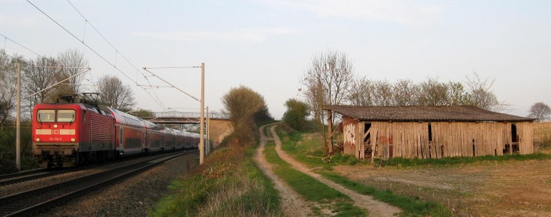 112 172-2 durchfhrt am Abend des 14.04.09 mit RE 21431 Lbeck Hbf - Hamburg Hbf Altenfelde Richtung Reinfeld (Holst.).