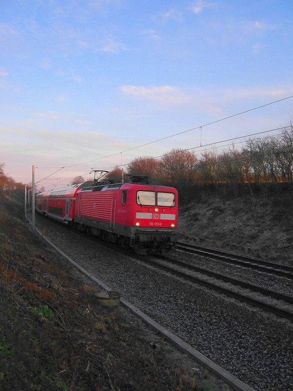 112 173-0 rast am 21.01.09 mit RE 21425 L�beck Hbf - Hamburg Hbf bei Altenfelde zum n�chsten planm��igen Halt nach Reinfeld (Holst.).
