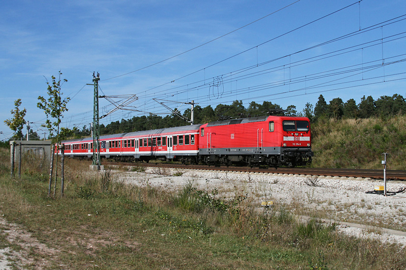 112 174 mit RB 35973 bei der Einfahrt in Allersberg. 31.08.2009.