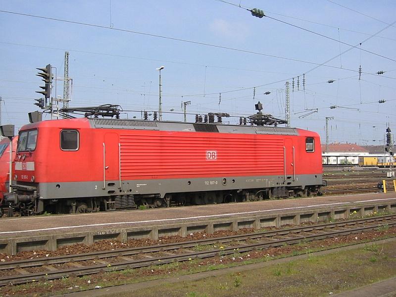 112 187 am 16.04.2005 in Karlsruhe Hbf.