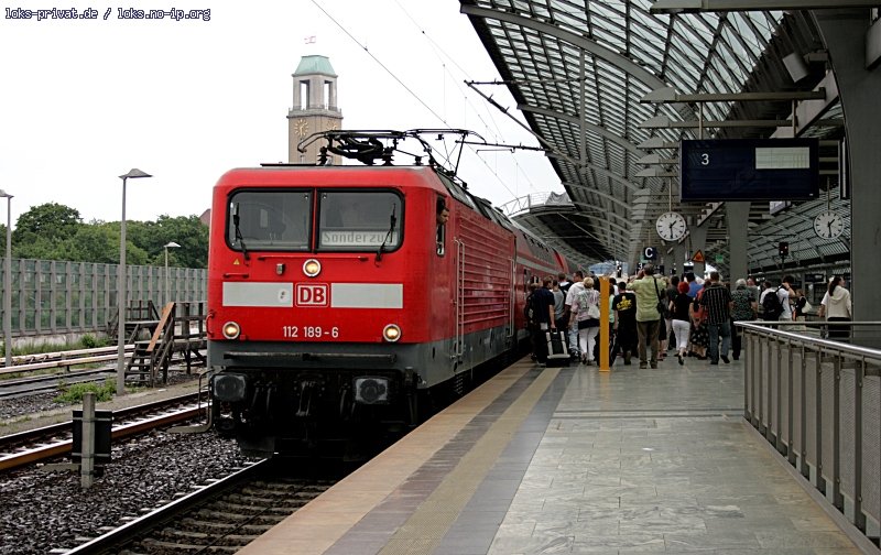 112 189-6 mit Sonderzug 38810 und Dosto-Wagen nach Dsseldorf zum Europa-Jugendtag in Berlin-Spandau. 21.05.2009