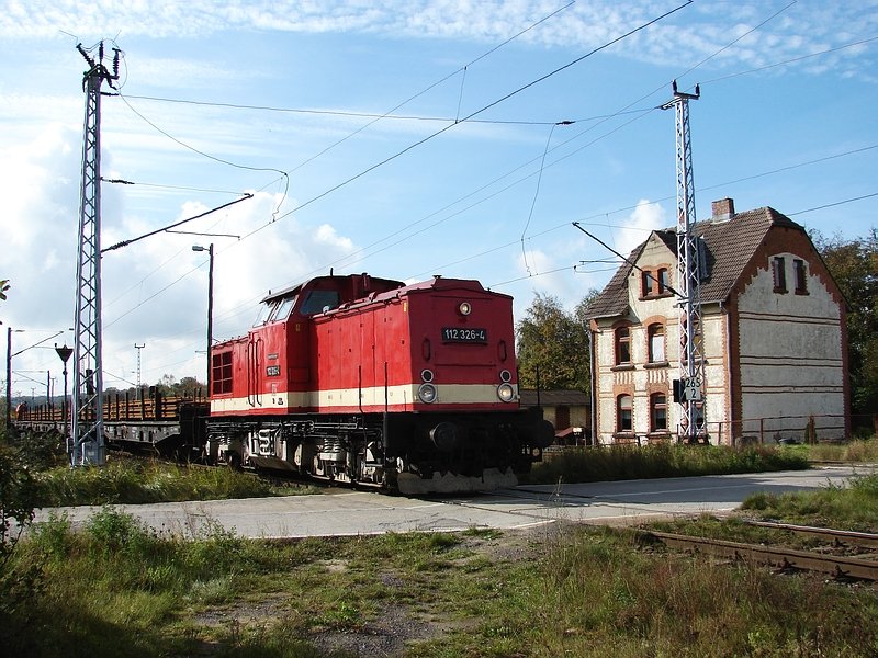 112 326-4 der Press im Bauzugdienst zwischen Lietzow und Mukran auf Rgen.(07.10.07)