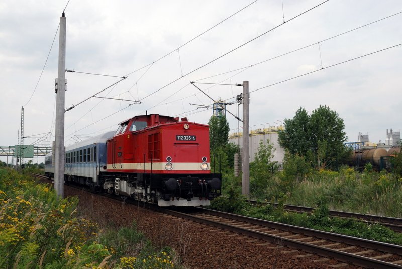 112 326 der Press mit Interregio-Wagen in Leuna Werke Nord (04.08.2007)