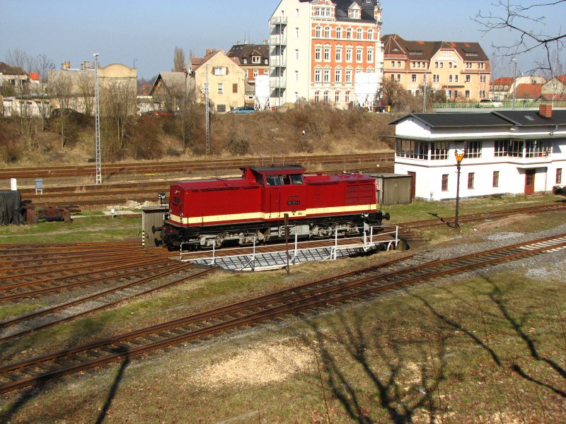 112 331-4 der Ostschsischen Eisenbahnfreunde steht nach getaner Arbeit im Bw Lbau auf der Schwenkscheibe.01.04.09.