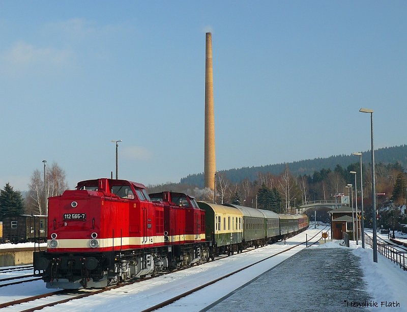 112 565-7 der PRESS und 112 331-4 der Ostschsischen Eisenbahnfreunde Lbau sind am 29.11.2007 in Cranzahl abgestellt. 