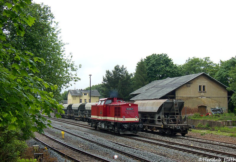112 565 beim Umsetzen im Bahnhof Schlettau am 09.06.2009