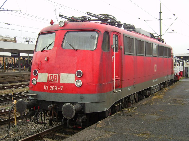 113 268-7 stand am 29.04.2009 in Hannover Hbf.und wartete auf neue Aufgaben.