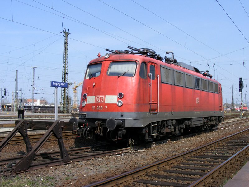 113 268-7 steht am 10.4.2009 im Leipziger Hauptbahnhof.
