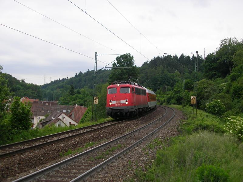 113-268 mit AZ1498 (Kornwestheim - Westerland) bei Bretten-Ruit. 31.5.06