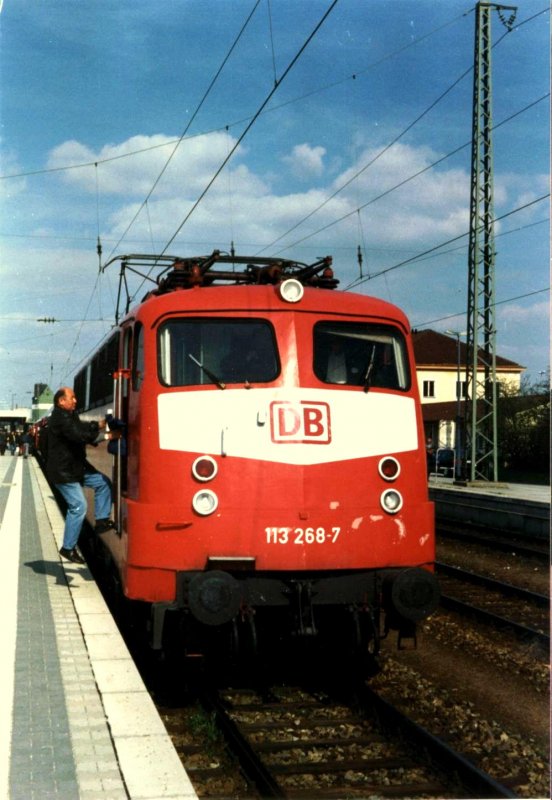 113 268 vor IR Hof-Obersdorf Sommer 1997 in Landshut Hbf