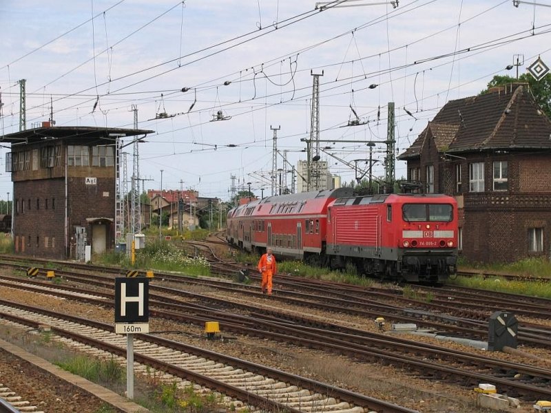 114 005-2 mit RE 38391 Schwedt (Oder)-Elsterwerda auf Bahnhof Angermnde am 9-7-2007.