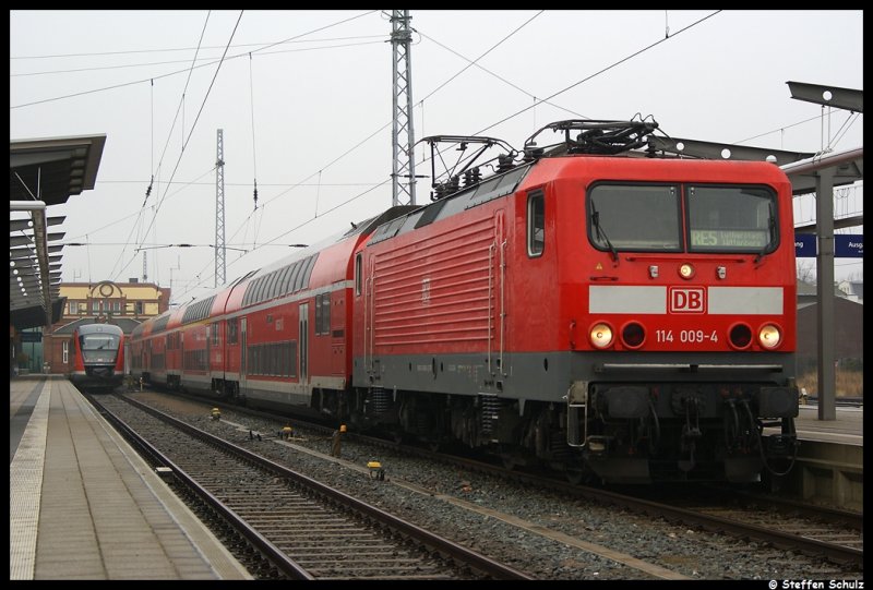 114 009 mit dem RE5 nach Wittenberg am 07.02.09 im Rostocker Hbf.