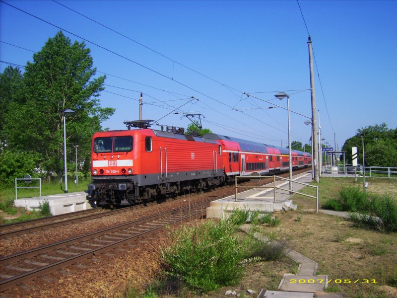 114 009 mit RE 3  nach Elsterwerda am  31.05.2007 in Greifswald Sd.