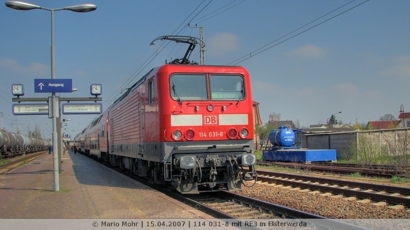 114 031-8 mit RE3 nach Stralsund ist in Elsterwerda angekommen und fhrt im krze zurck nach Stralsund