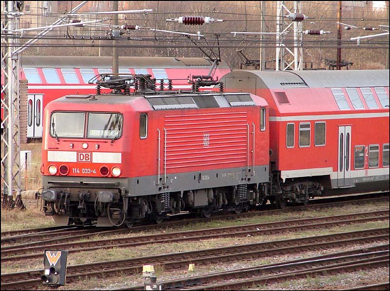 114 033-4  im Sturmstau.   Stralsund am 19.01.07