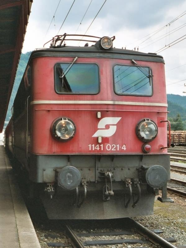 1141.021 im Bhf. Selzthal im August 2003