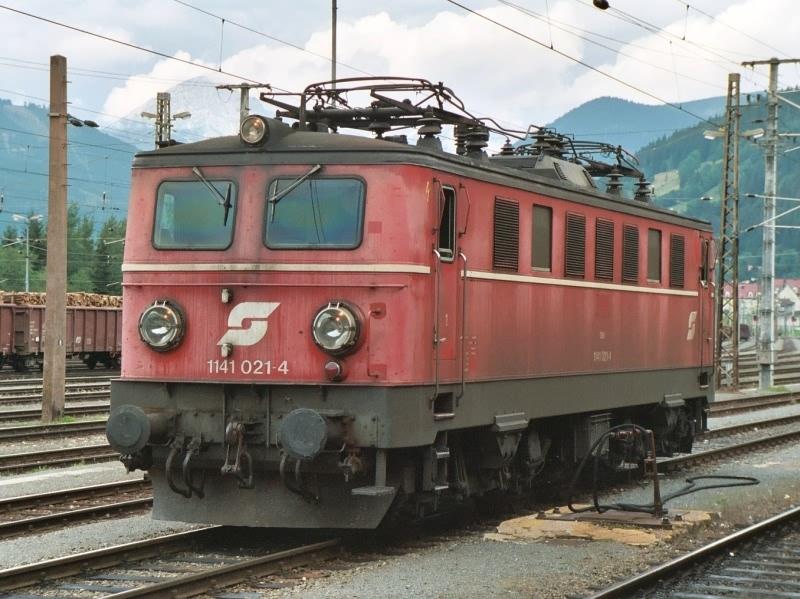 1141.021 im Bhf. Selzthal im August 2003