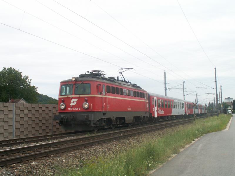 1142 542-8 nach Linz Hbf, Aug. 2005, Minolta Dimage Z3