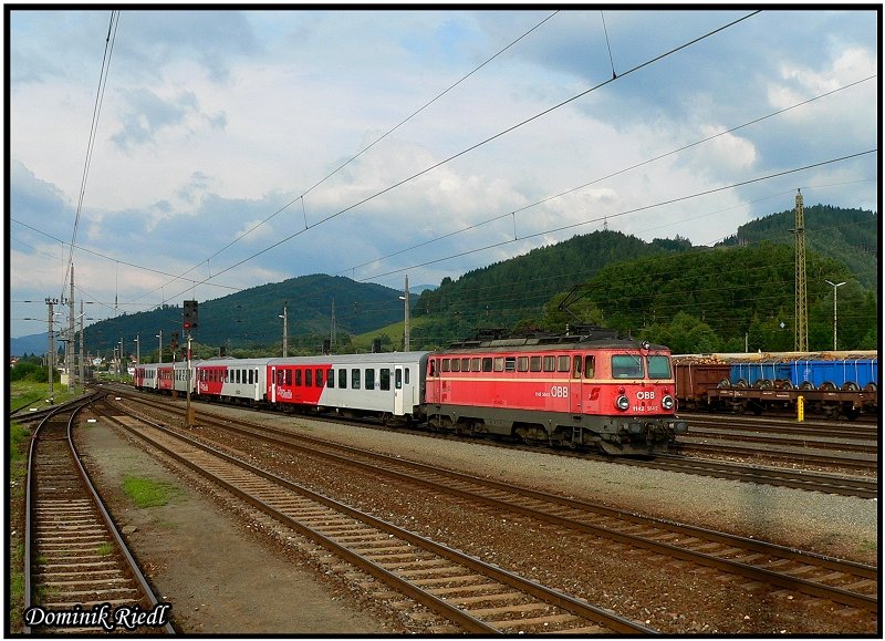 1142 564 beschleunigt den R 4220 aus Unzmarkt nach Bruck an der Mur. Knittelfeld 26.07.2008