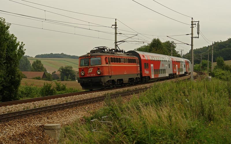 1142 567-5 ist mit REX1618 Wien - Amstetten bei Pengersdorf unterwegs (26.07.2008) 