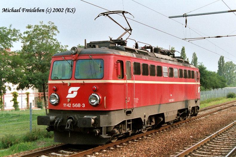 1142 568-3, am 27.August 2002 bei der Ausfahrt aus dem Bahnhof Floridsdorf