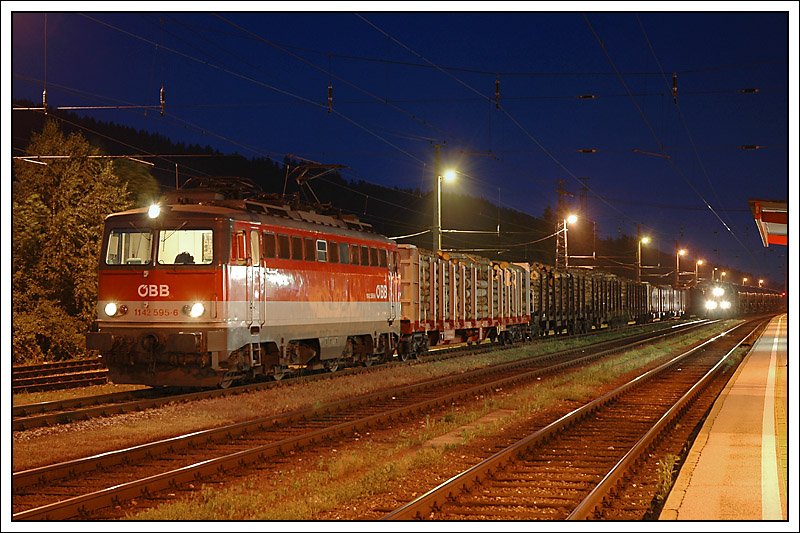 1142 595 bei der Ankunft mit einem Gterzug in Kapfenberg am 28.5.2008.