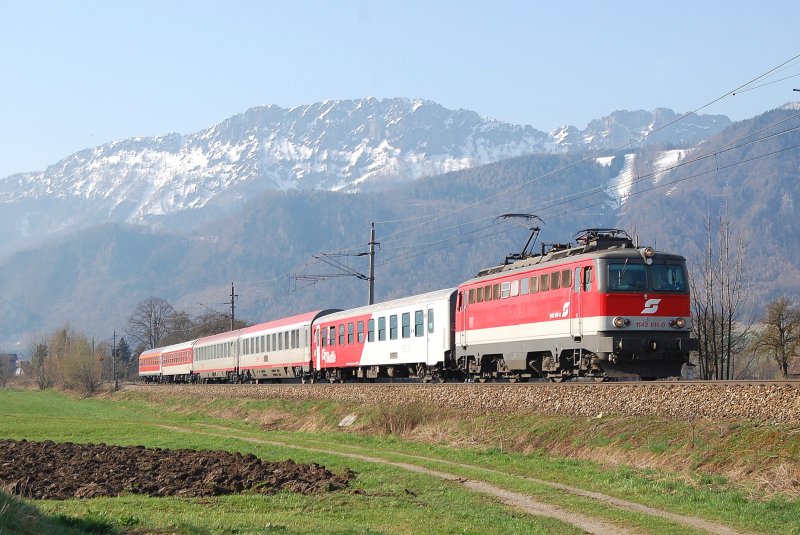1142 616 war am 06.04.2009 mit dem 
IC 502  Eurothermenresorts  unterwegs
und hat den Bahnhof Kirchdorf/Kr. schon 
fast erreicht.