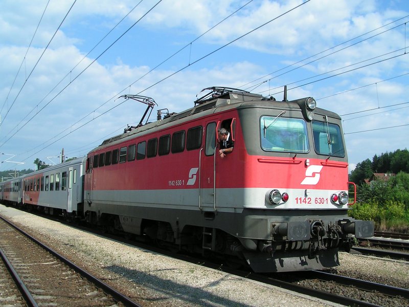 1142 630-1; Abfahrtbereit mit REX3013 am Bhf. Redl-Zipf; 090716