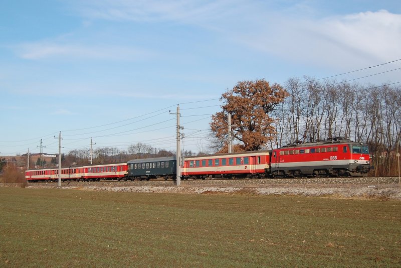 1142 638 hat am 25.01.2009 soeben mit dem
Rex 3915 den Bahnhof Wartberg/Kr. verlassen.