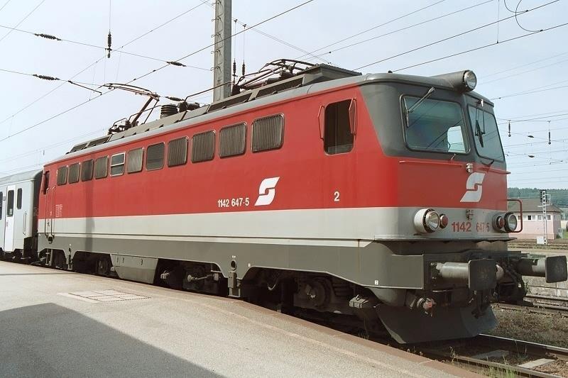 1142-647 in Attnang-Puchheim im Mai 2003