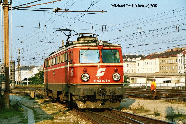 1142 678-0 in Wien Sdbahnhof, am 08-09-2002