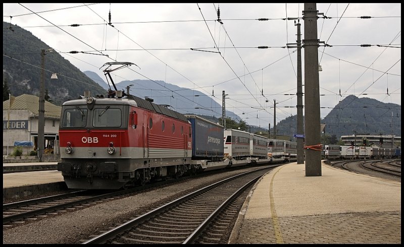 1144 200 (9181 1144 200-3) erreicht mit dem TEC 42176  Paneuropa-Terratrans-Express , Verona Q.E. - Bremen-Golland, den Bahnhof Kufstein. (30.07.2009)
