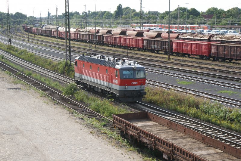 1144 200 als Lokzug kurz vor dem Seelzer Rbf.am 07.07.2009.