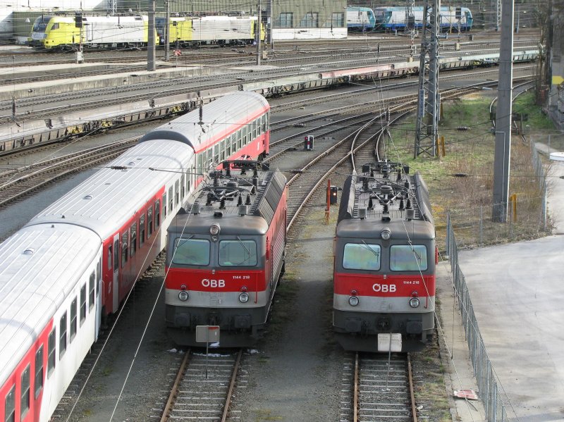 1144 218 und 216 sind am 22.3.2008 in Kufstein abgestellt.