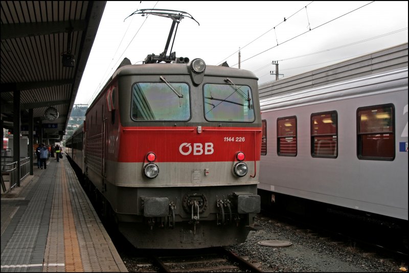 1144 226 (9381 1144 226-8)wartet auf die Abfahrt als REX 1878 nach Lindau Hbf. (07.07.2008)


