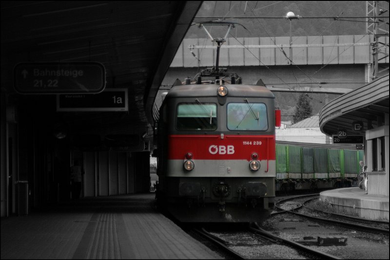 1144 239 (9181 1144 239-1) rollt mit einem Hangartnerzug in Kufstein ein. (10.07.2008)