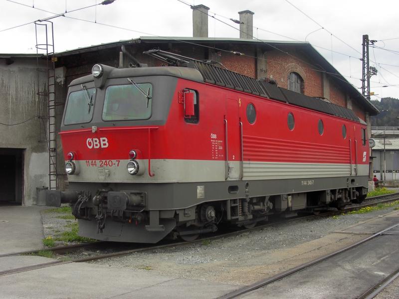 1144 240-7 in der Traktion Innsbruck
Sie ist die erste 1144 die an der Front den neuen BB-Schriftzug trgt.