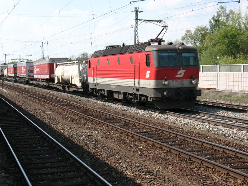 1144 240 Durchfahrt in Olching am 29.04.2007