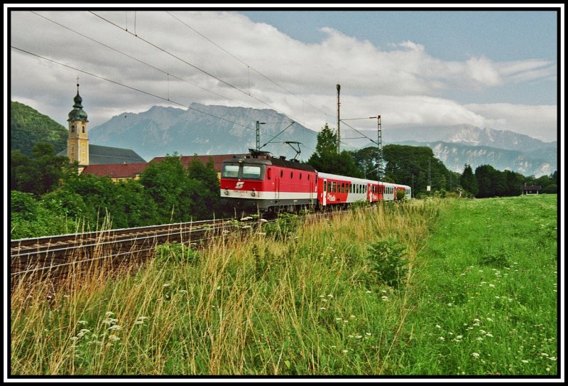 1144 246 eilt mit einem CityShuttle von Innsbruck nach Rosenheim im Sommer 2005 ber die Inntalstrecke ihrem Ziel entgegen. Aufgenommen beim Kloster Raisach.