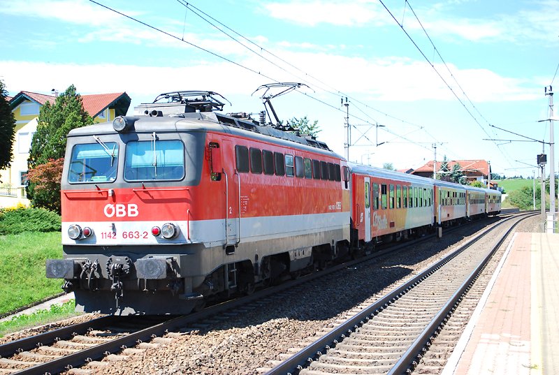 11442 663 samt CS Garnitur bei der Ausfahrt aus Pndorf Richtung Linz (18.8.2008)