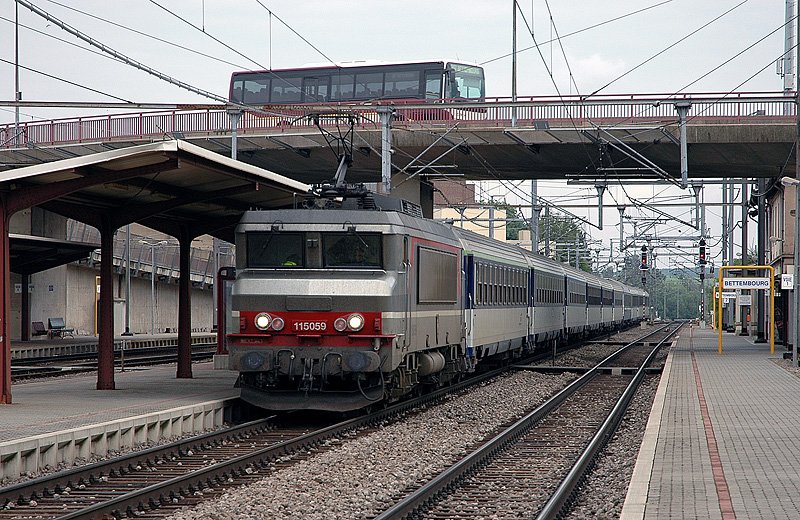 115 059 durchfhrt Bettemburg (L). 10-2003