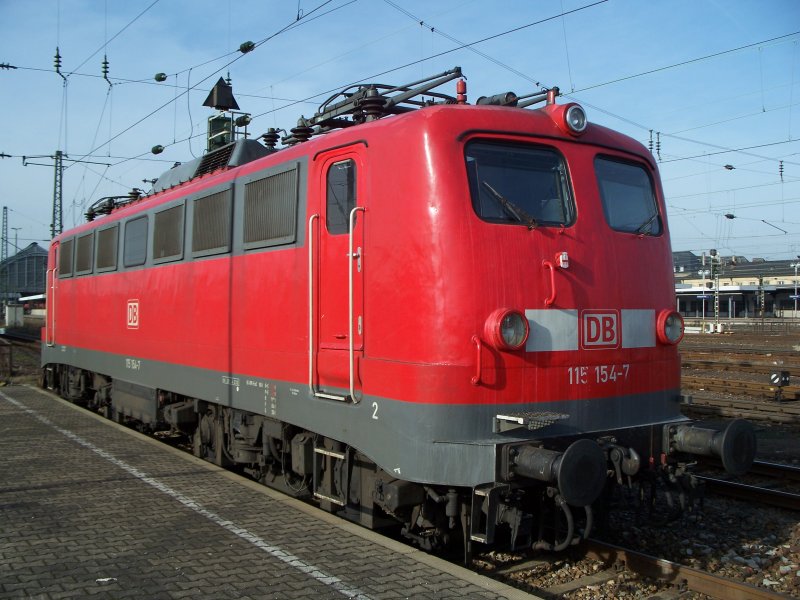 115 154-7 steht am 17.02.2007 im Karlsruher HBF.