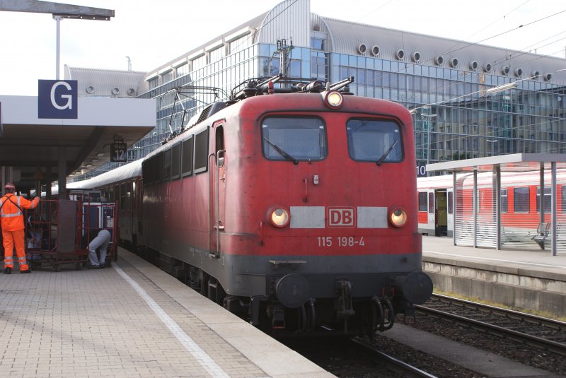 115 198-4 mit CNL in Mnchen Hbf am 30.05.2009