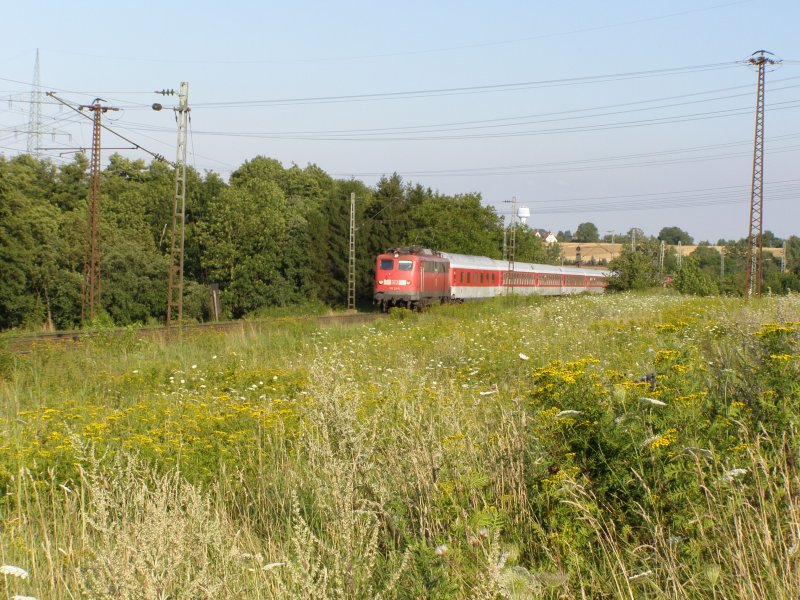 115 211 mit Einfachlampen ist mit AZ 1499 kurz vor tisheim. Aufgenommen am 25.07.07.