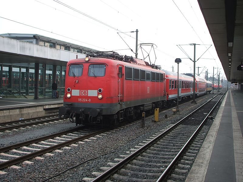 115 224-8 mit einem PbZ am 04.01.2008 in Hannover Hbf