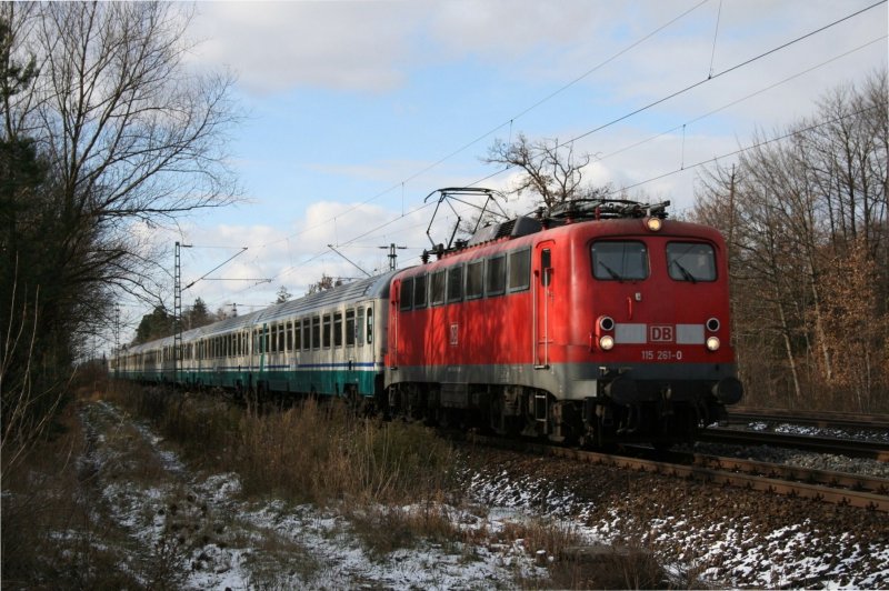 115 261 mit IC 89 am 23.11.2008 in Haar (bei Mnchen).
