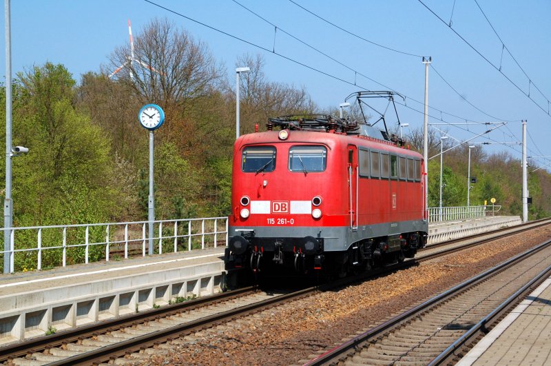 115 261 bernahm am 19.04.09 die Leistung der 113 268, welche ja inofiziell schon Stammlok des IC 1933/1934 ist. Fotografiert bei der Durchfahrt in Burgkemnitz nach Leipzig.