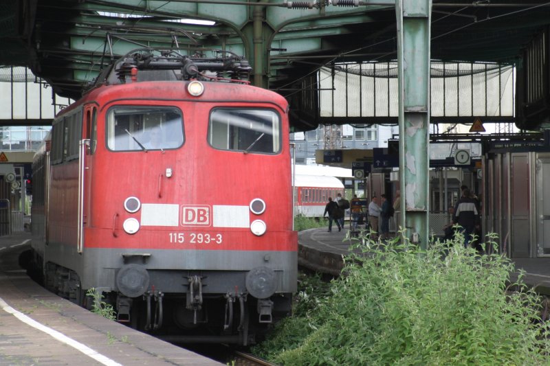 115 293 durchfhrt am 21.6.09 den Hbf von Duisburg